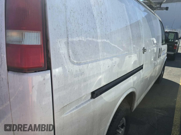 2013 Chevrolet Express Cargo z VIN 1GCWGFCA8D1141881, wystawiony jako IAAI lot #42728830 z przebiegiem 208 897 mil mil oraz . Historia ofert i sprzedaży dostępna na DreamBid. Obrazek 13.