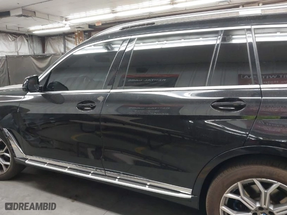 2022 BMW X7 xDrive40i with VIN 5UXCW2C0XN9K60099, listed as a IAAI auction lot 41513833 with 32,577 mi miles. Bid and sale history available at carsss.com. Image 15.