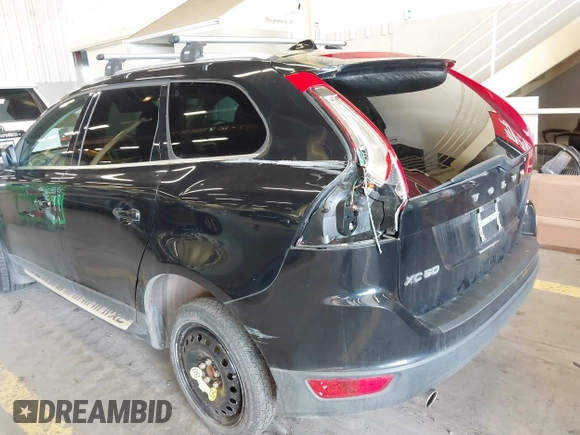 2010 Volvo XC60 3.0T with VIN YV4992DZ4A2019817, listed as a IAAI auction lot 41720823 with 138,530 mi miles. Bid and sale history available at carsss.com. Image 6.
