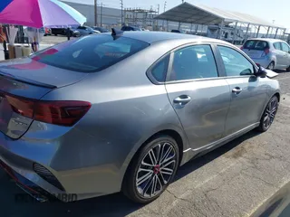 2024 Kia Forte GT z VIN 3KPF44AC7RE802984, wystawiony jako IAAI lot #42147389 z przebiegiem 7018 mil mil oraz . Historia ofert i sprzedaży dostępna na DreamBid. Obrazek 13.