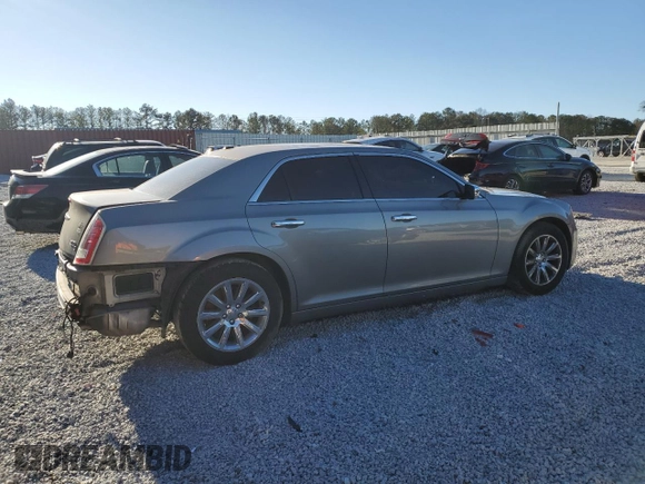 2014 Chrysler 300 C z VIN 2C3CCAEG9EH328699, wystawiony jako Copart lot #88137275 z przebiegiem 132 555 mil mil oraz Szkoda całkowita • Salvage title. Historia ofert i sprzedaży dostępna na DreamBid. Obrazek 3.