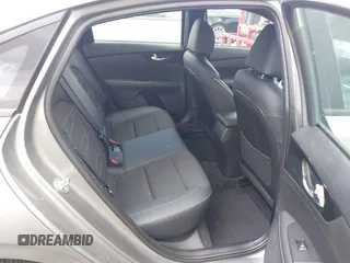 2023 Kia Forte GT-Line z VIN 3KPF54AD3PE641178, wystawiony jako IAAI lot #42114495 z przebiegiem 14 032 mil mil oraz . Historia ofert i sprzedaży dostępna na DreamBid. Obrazek 8.