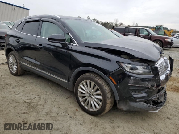 2019 Lincoln MKC Standard with VIN 5LMCJ1D98KUL37318, listed as a Copart auction lot 81398564 with 35,929 mi miles and Salvage Title. Bid and sale history available at DreamBid. Image 4.