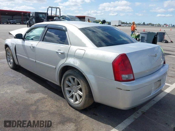 2006 Chrysler 300 with VIN 2C3KA43R46H523392, listed as a IAAI auction lot 41841845 with 192,740 mi miles. Bid and sale history available at carsss.com. Image 3.