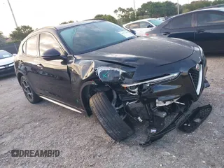 2022 Alfa Romeo Stelvio Veloce z VIN ZASPAKBN4N7D46736, wystawiony jako IAAI lot #41977460 z przebiegiem 25 777 mil mil oraz . Historia ofert i sprzedaży dostępna na DreamBid. Obrazek 1.