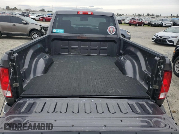 2015 Ram 1500 Tradesman z VIN 3C6JR6AT2FG699259, wystawiony jako Copart lot #44975405 z przebiegiem 211 433 mil mil oraz Czysty tytuł • Clean title. Historia ofert i sprzedaży dostępna na DreamBid. Obrazek 10.