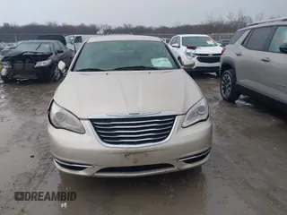 2013 Chrysler 200 Touring with VIN 1C3CCBBB3DN639114, listed as a IAAI auction lot 41891932 with 196,693 mi miles. Bid and sale history available at carsss.com. Image 12.