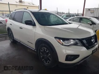2020 Nissan Pathfinder SL with VIN 5N1DR2CN6LC634180, listed as a IAAI auction lot 41799070 with 31,682 mi miles. Bid and sale history available at carsss.com. Image 1.