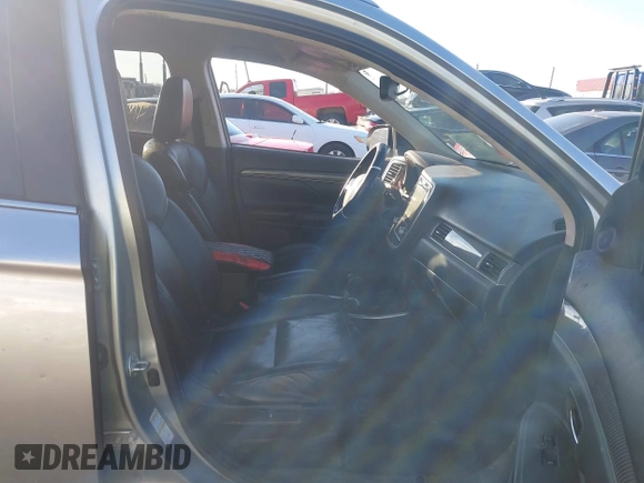 2020 Mitsubishi Outlander ES with VIN JA4AZ3A32LZ018238, listed as a IAAI auction lot 41129342 with 142,946 mi miles and . Bid and sale history available at DreamBid. Image 5.