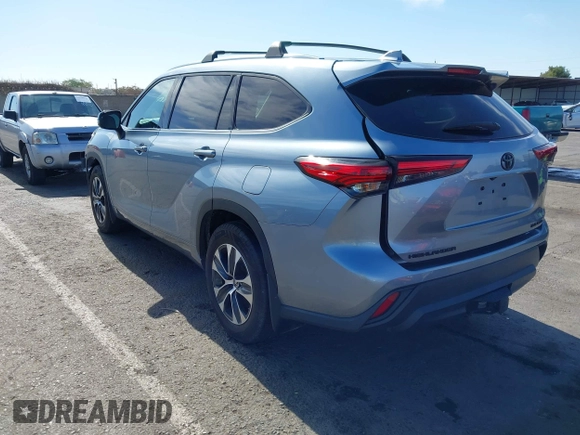 2021 Toyota Highlander XLE with VIN 5TDHZRBH2MS124631, listed as a IAAI auction lot 42660410 with 84,306 mi miles and . Bid and sale history available at DreamBid. Image 3.