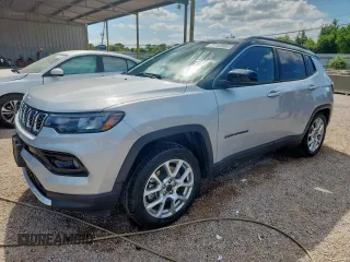 2025 Jeep Compass Limited z VIN 3C4NJDCN7ST512913, wystawiony jako Copart lot #65654115 z przebiegiem 23 908 mil mil oraz Czysty tytuł • Clean title. Historia ofert i sprzedaży dostępna na DreamBid. Obrazek 1.