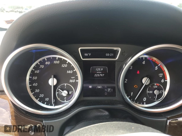 2013 Mercedes-Benz M 350 with VIN 4JGDA2EB0DA201915, listed as a Copart auction lot 62342135 with 225,797 mi miles and Salvage title. Bid and sale history available at DreamBid. Image 9.