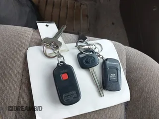 2001 Toyota Camry CE z VIN 4T1BG22K01U028448, wystawiony jako IAAI lot #42324384 z przebiegiem 190 325 mil mil oraz . Historia ofert i sprzedaży dostępna na DreamBid. Obrazek 11.