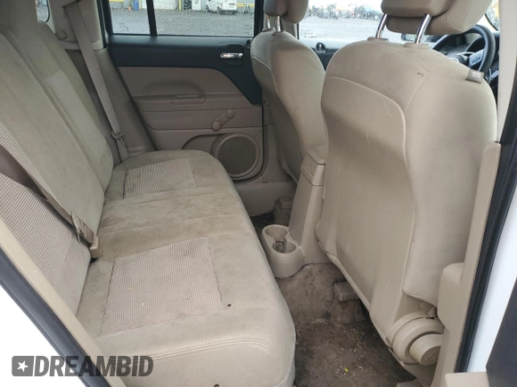 2016 Jeep Patriot Sport SE z VIN 1C4NJPBAXGD789861, wystawiony jako Copart lot #56783865 z przebiegiem 99 988 mil mil oraz Czysty tytuł • Clean title. Historia ofert i sprzedaży dostępna na DreamBid. Obrazek 11.