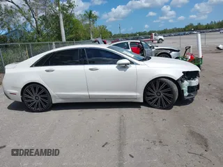 2017 Lincoln MKZ Select z VIN 3LN6L5C98HR607862, wystawiony jako IAAI lot #42072856 z przebiegiem 37 357 mil mil oraz . Historia ofert i sprzedaży dostępna na DreamBid. Obrazek 13.
