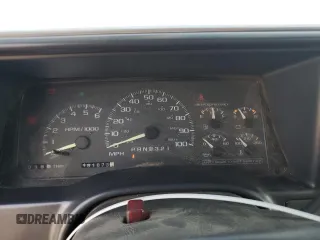 1997 GMC Suburban z VIN 1GKFK16R6VJ758513, wystawiony jako Copart lot #75034574 z przebiegiem 181 873 mil mil oraz Szkody całkowita. Historia ofert i sprzedaży dostępna na DreamBid. Obrazek 9.
