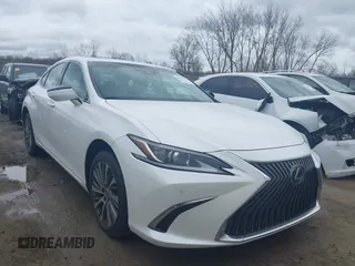 2019 Lexus ES with VIN 58ABZ1B1XKU010853, listed as a IAAI auction lot 42025744 with 42,416 mi miles. Bid and sale history available at carsss.com. Image 1.