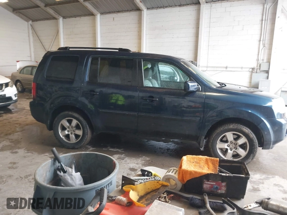 2011 Honda Pilot EX-L with VIN 5FNYF4H66BB020176, listed as a IAAI auction lot 41973659 with 238,745 mi miles and . Bid and sale history available at carsss.com. Image 13.