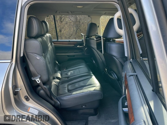 2020 Lexus LX 570 with VIN JTJDY7AX7L4332820, listed as a Copart auction lot 85960234 with 102,384 mi miles and Clean title. Bid and sale history available at DreamBid. Image 6.
