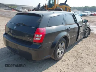 2005 Dodge Magnum SE z VIN 2D4FV48V95H593141, wystawiony jako IAAI lot #42418697 z przebiegiem 226 131 mil mil oraz . Historia ofert i sprzedaży dostępna na DreamBid. Obrazek 4.