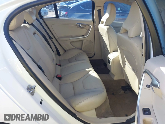2015 Volvo S60 T5 Drive-E Premier z VIN YV140MFB4F2301427, wystawiony jako IAAI lot #41677045 z przebiegiem 103 262 mil mil oraz . Historia ofert i sprzedaży dostępna na DreamBid. Obrazek 8.