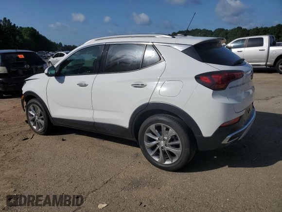 2022 Buick Encore GX Essence z VIN KL4MMFSL0NB109385, wystawiony jako Copart lot #62106325 z przebiegiem 34 727 mil mil oraz Szkoda całkowita • Salvage title. Historia ofert i sprzedaży dostępna na DreamBid. Obrazek 2.