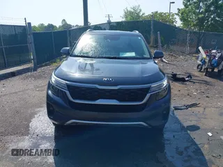 2021 Kia Seltos S z VIN KNDEUCAA2M7149395, wystawiony jako IAAI lot #42279753 z przebiegiem 27 074 mil mil oraz . Historia ofert i sprzedaży dostępna na DreamBid. Obrazek 13.