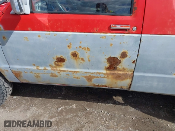 1984 Chevrolet Blazer z VIN 1G8CT18B1E8203630, wystawiony jako IAAI lot #42143372 z przebiegiem 15 mil mil oraz . Historia ofert i sprzedaży dostępna na DreamBid. Obrazek 12.