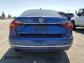 2017 Volkswagen Passat S z VIN 1VWAT7A38HC013566, wystawiony jako Copart lot #52431305 z przebiegiem 111 598 mil mil oraz Szkoda całkowita • Salvage title. Historia ofert i sprzedaży dostępna na DreamBid. Obrazek 6.