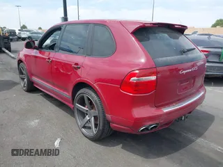 2009 Porsche Cayenne GTS z VIN WP1AD29P29LA61154, wystawiony jako IAAI lot #42024808 z przebiegiem 174 574 mil mil oraz . Historia ofert i sprzedaży dostępna na DreamBid. Obrazek 3.