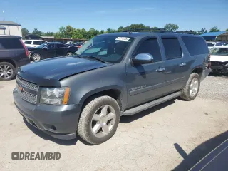 2008 Chevrolet Suburban LTZ z VIN 1GNFK163X8J121711, wystawiony jako Copart lot #57771295 z przebiegiem 251 738 mil mil oraz Szkoda całkowita • Salvage title. Historia ofert i sprzedaży dostępna na DreamBid. Obrazek 1.