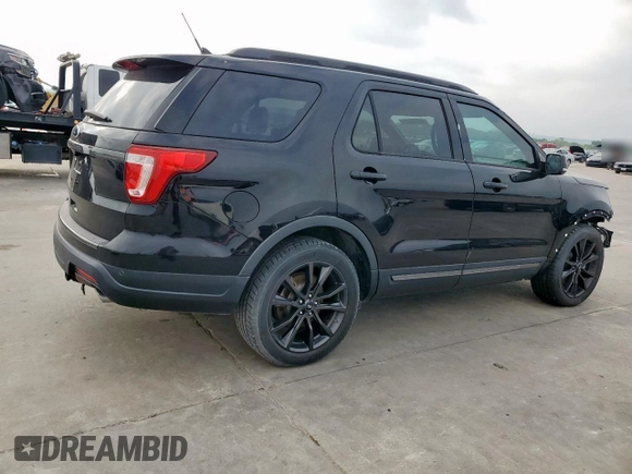 2018 Ford Explorer XLT z VIN 1FM5K7D87JGA54957, wystawiony jako Copart lot #56703225 z przebiegiem 56 172 mil mil oraz Szkoda całkowita • Salvage title. Historia ofert i sprzedaży dostępna na DreamBid. Obrazek 3.