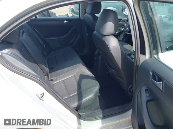 2011 Volkswagen Jetta Sedan SE w/Convenience & Sunroof PZEV with VIN 3VWDZ7AJXBM327932, listed as a IAAI auction lot 41950996 with 249,763 mi miles. Bid and sale history available at carsss.com. Image 8.