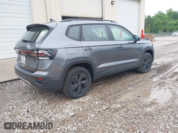 2025 Volkswagen Taos z VIN 3VV5C7B24SM004848, wystawiony jako IAAI lot #42118721 z przebiegiem 6378 mil mil oraz . Historia ofert i sprzedaży dostępna na DreamBid. Obrazek 4.