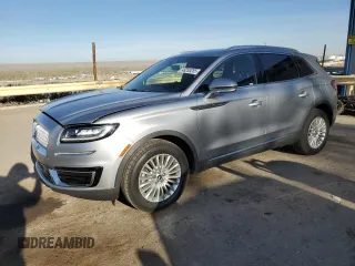 2020 Lincoln Nautilus Standard z VIN 2LMPJ6J92LBL20368, wystawiony jako Copart lot #46253285 z przebiegiem 20 493 mil mil oraz Szkoda całkowita • Salvage title. Historia ofert i sprzedaży dostępna na DreamBid. Obrazek 1.