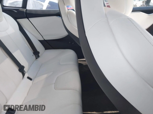 2017 Tesla Model S 100D z VIN 5YJSA1E45HF198921, wystawiony jako IAAI lot #42378026 z przebiegiem 104 967 mil mil oraz . Historia ofert i sprzedaży dostępna na DreamBid. Obrazek 8.