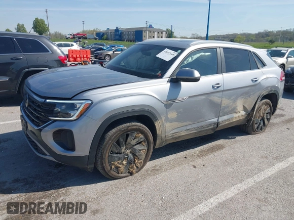 2024 Volkswagen Atlas SE z VIN 1V2KE2CA3RC243791, wystawiony jako IAAI lot #42037645 z przebiegiem 24 932 mil mil oraz . Historia ofert i sprzedaży dostępna na DreamBid. Obrazek 17.