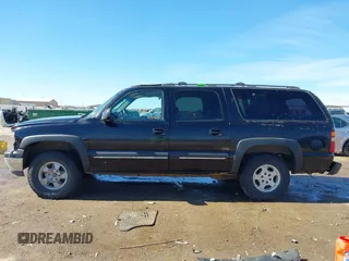 2002 Chevrolet Suburban Z71 with VIN 3GNFK16Z32G202949, listed as a IAAI auction lot 41637140 with 277,161 mi miles. Bid and sale history available at carsss.com. Image 15.