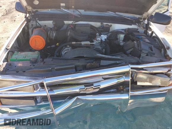 1996 Chevrolet Suburban with VIN 3GNFK16RXTG135350, listed as a IAAI auction lot 41482918 with 157,971 mi miles. Bid and sale history available at carsss.com. Image 10.