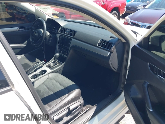 2019 Volkswagen Passat Wolfsburg Edition z VIN 1VWLA7A36KC008789, wystawiony jako IAAI lot #42293081 z przebiegiem 79 354 mil mil oraz . Historia ofert i sprzedaży dostępna na DreamBid. Obrazek 5.