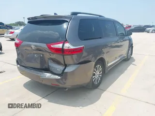 2019 Toyota Sienna XLE Auto Access Seat z VIN 5TDYZ3DC4KS970576, wystawiony jako IAAI lot #42166276 z przebiegiem 112 769 mil mil oraz . Historia ofert i sprzedaży dostępna na DreamBid. Obrazek 4.