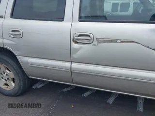 2004 Chevrolet Tahoe LS z VIN 1GNEC13Z84R140433, wystawiony jako IAAI lot #42352311 z przebiegiem Nie podano mil oraz . Historia ofert i sprzedaży dostępna na DreamBid. Obrazek 6.
