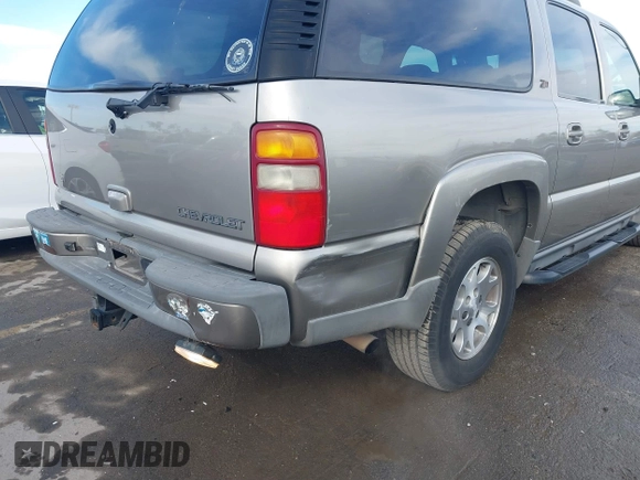 2002 Chevrolet Suburban Z71 with VIN 3GNFK16T32G267554, listed as a IAAI auction lot 41359504 with 186,058 mi miles. Bid and sale history available at carsss.com. Image 12.