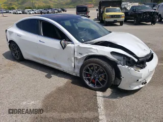 2018 Tesla Model 3 Long Range Battery z VIN 5YJ3E1EB4JF085278, wystawiony jako Copart lot #55468385 z przebiegiem 101 902 mil mil oraz Szkoda całkowita • Salvage title. Historia ofert i sprzedaży dostępna na DreamBid. Obrazek 4.