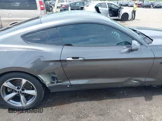 2016 Ford Mustang EcoBoost z VIN 1FA6P8TH6G5263795, wystawiony jako IAAI lot #42310175 z przebiegiem 124 174 mil mil oraz . Historia ofert i sprzedaży dostępna na DreamBid. Obrazek 6.