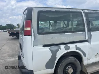 2004 Chevrolet City Express Cargo z VIN 1GAGG25U241161170, wystawiony jako IAAI lot #42470222 z przebiegiem 71 599 mil mil oraz . Historia ofert i sprzedaży dostępna na DreamBid. Obrazek 27.