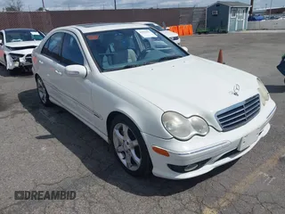2007 Mercedes-Benz C 230 Sport z VIN WDBRF52H77F918808, wystawiony jako IAAI lot #41939637 z przebiegiem 137 538 mil mil oraz . Historia ofert i sprzedaży dostępna na DreamBid. Obrazek 1.