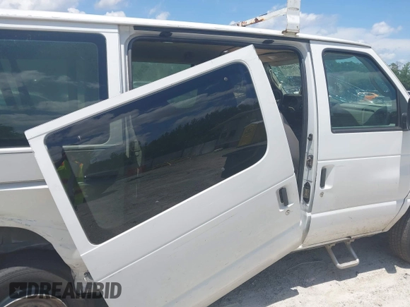 2009 Ford Econoline Passenger XL z VIN 1FMNE11W89DA72209, wystawiony jako IAAI lot #42509228 z przebiegiem 230 818 mil mil oraz . Historia ofert i sprzedaży dostępna na DreamBid. Obrazek 12.