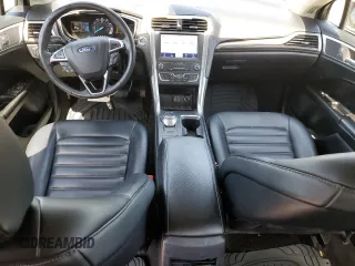 2020 Ford Fusion SEL z VIN 3FA6P0CD5LR193714, wystawiony jako Copart lot #58540245 z przebiegiem 82 831 mil mil oraz Szkoda całkowita • Salvage title. Historia ofert i sprzedaży dostępna na DreamBid. Obrazek 8.