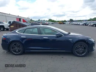2013 Tesla Model S с VIN 5YJSA1CN1DFP05559, выставлен на аукционе IAAI как лот 42249943 с пробегом 134 399 миль миль и . История ставок и продаж доступна на DreamBid. Изображение 13.